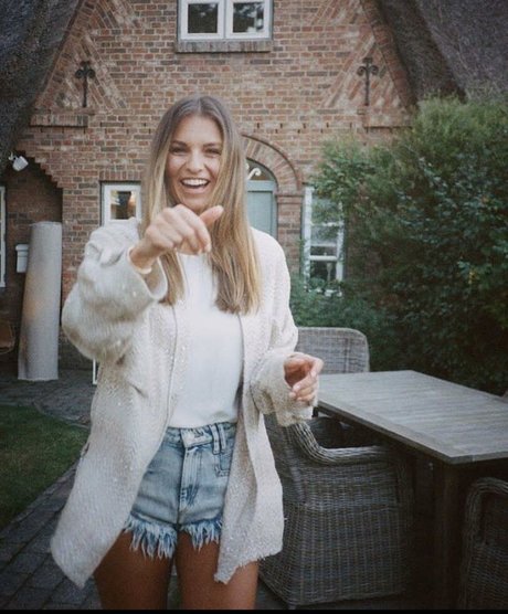 Laura Wontorra Nackt auf OnlyFans