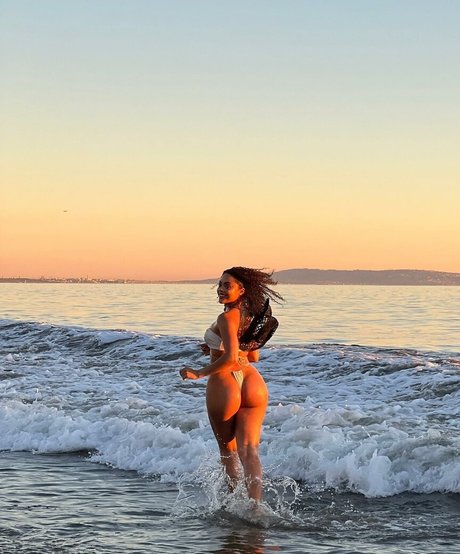 Caitlyn Mwenifumbo Leaks von OnlyFans