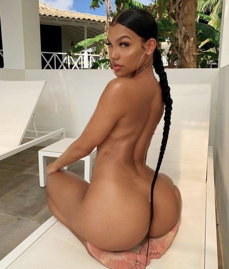 Tiona Fernan OnlyFans geleakte Brüste