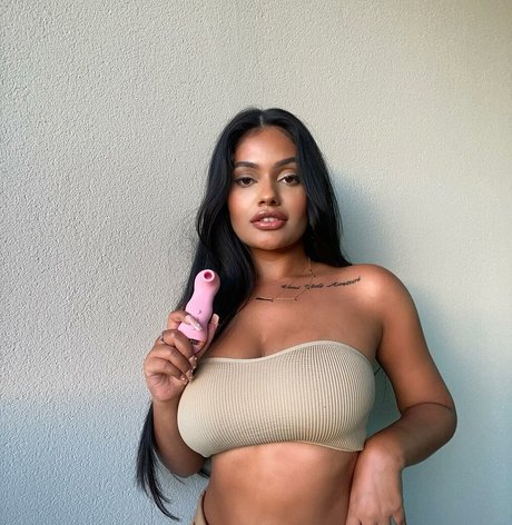 Ari Kumar Nacktbilder von OnlyFans