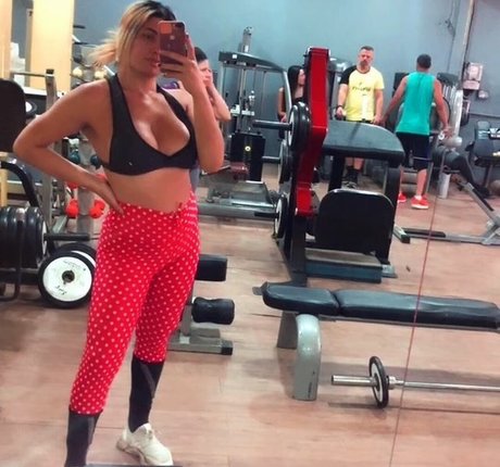 Cikarelly OnlyFans Star