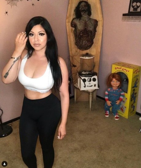 Champagne Chronicles Sex auf OnlyFans