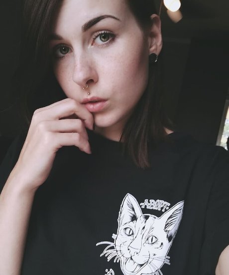 romisu OnlyFans-Bilder