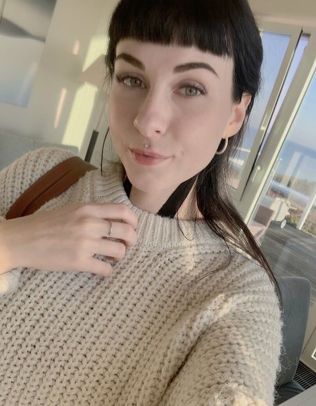 romisu Oben ohne OnlyFans