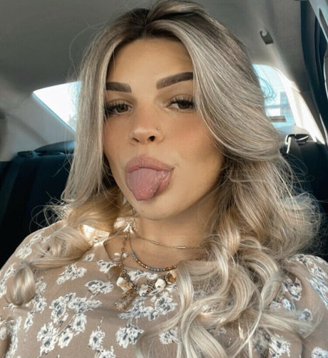 Baby girl Sadie OnlyFans Model Bilder