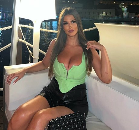 Gena Rexhapi Leaks von Nacktbildern auf OnlyFans