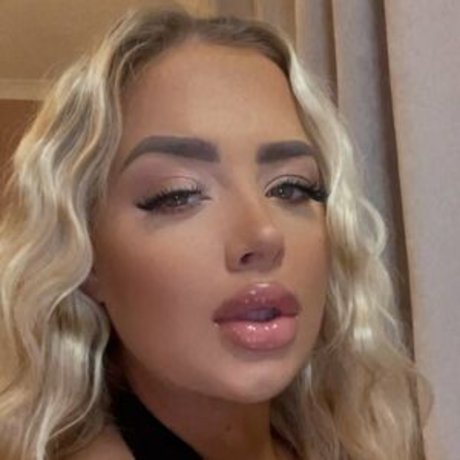 Leoni Tongue OnlyFans Bilder nackt