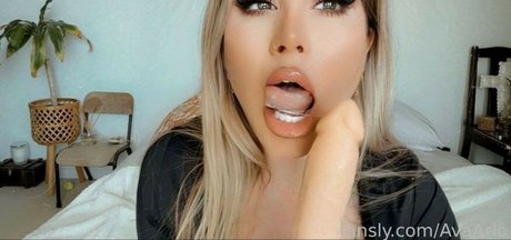 AvaArlo Oben ohne OnlyFans