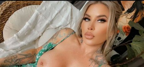 AvaArlo OnlyFans schlank