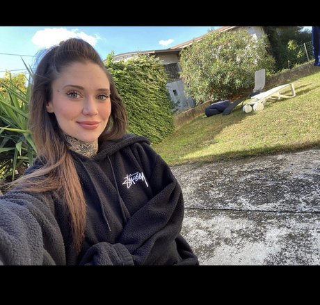 eleperuffo_ OnlyFans Bilder