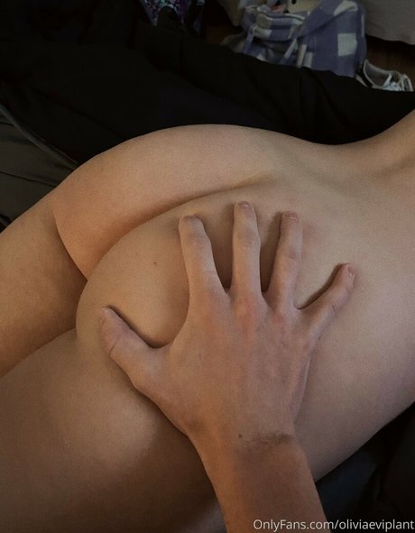 Oliviaeviplant OnlyFans Bilder