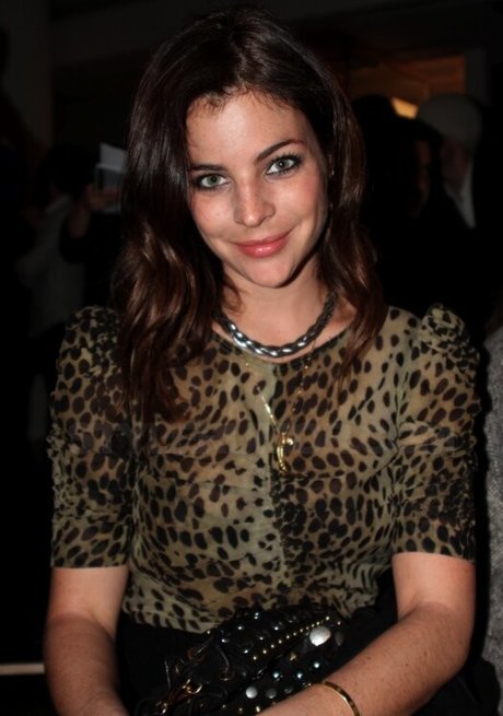 Julia Restoin Roitfeld Leaks von Nacktbildern auf OnlyFans