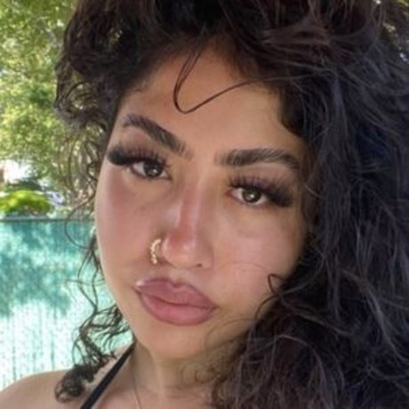 Julie Azi Nacktbilder von OnlyFans