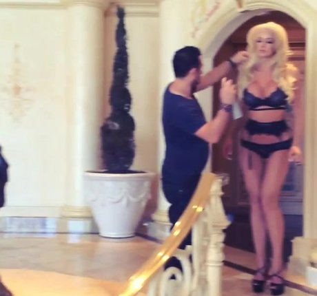 nicolettesheaxxx OnlyFans Strip