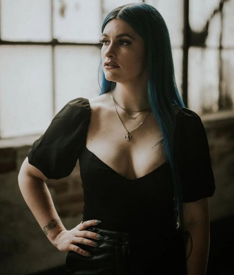 WomenMetal OnlyFans schlank