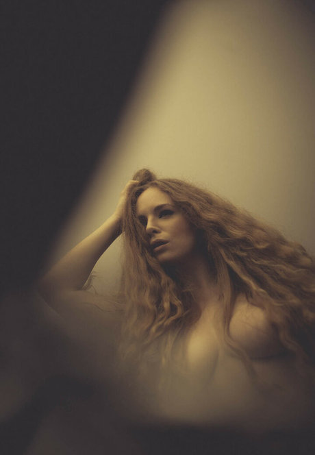 Emily Hamilton Oben ohne OnlyFans