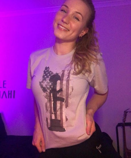 QAEKZ OnlyFans-Model