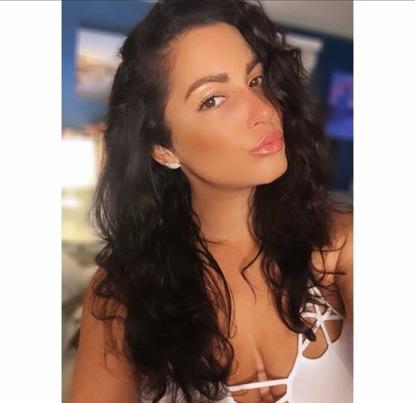 Emilee Fitzpatrick OnlyFans Striptease