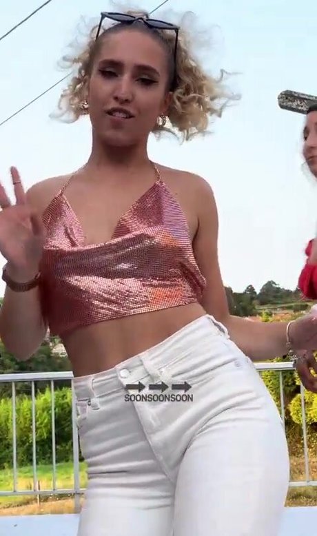 uxiaa 16 OnlyFans schlank