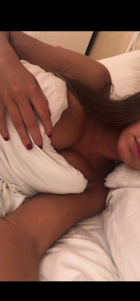 Zara McDermott Leaks von OnlyFans