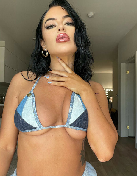 Johanna Mercedes OnlyFans nackte Brüste