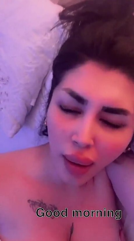 Mira Nouri OnlyFans Bilder