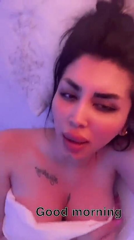 Mira Nouri Nackt auf OnlyFans