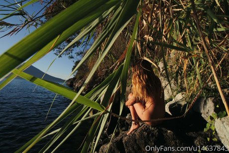 Karena Thompson Oben ohne OnlyFans