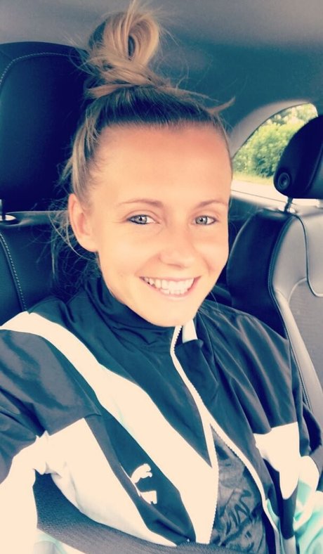 Julia Simic OnlyFans Leaj