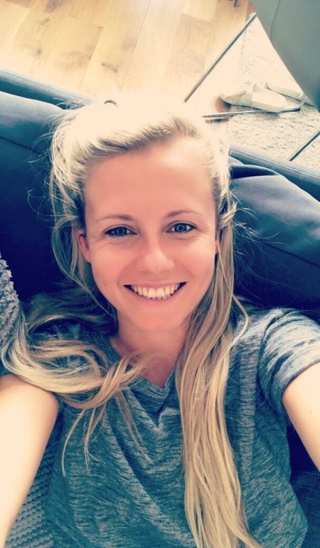 Julia Simic Leaks von Nacktbildern auf OnlyFans