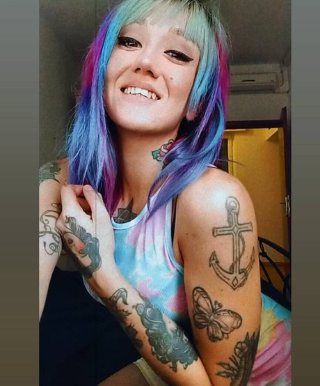 Redfoxy12 OnlyFans Model Fotos