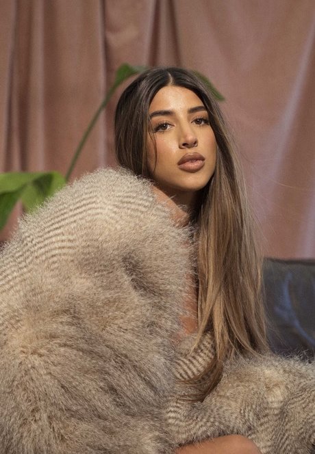 Shanna Signh Heiße OnlyFans Inhalte