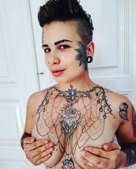 Mira Cuckold OnlyFans geleakte Brüste