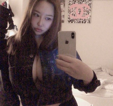 Uelee Nacktbilder OnlyFans