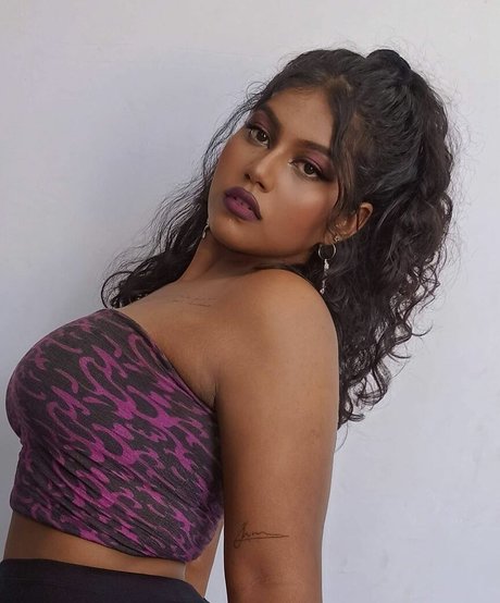 keepinitnejm OnlyFans Model Bilder