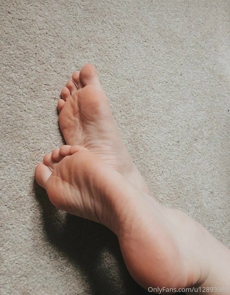 Ellbat Nacktbilder von OnlyFans