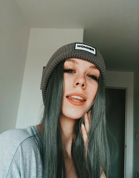 Ellbat Nacktbilder OnlyFans Leaks