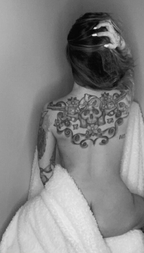 chroniclesofatiredassmom OnlyFans Fotos