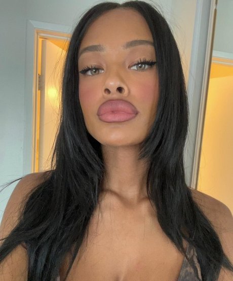 Vinetria NSFW OnlyFans