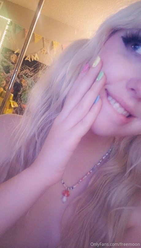 Moon IRL OnlyFans schlank