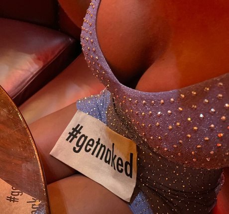 Hotwife Kim Nacktpornos auf OnlyFans