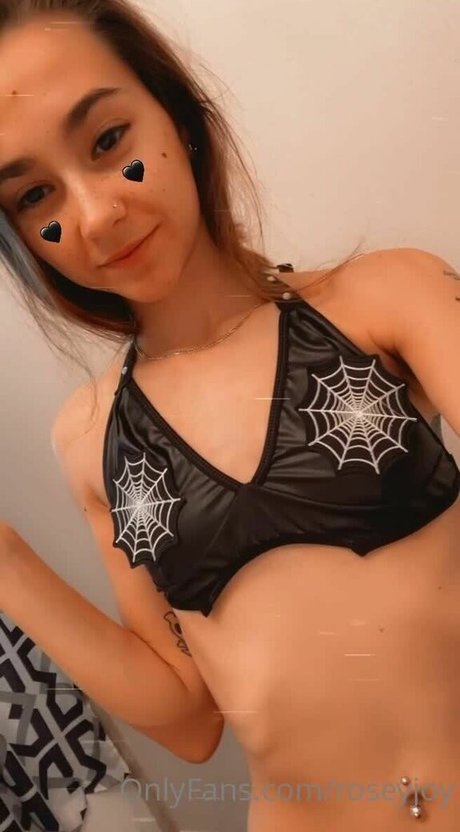 Roseyjoy Leak von OnlyFans