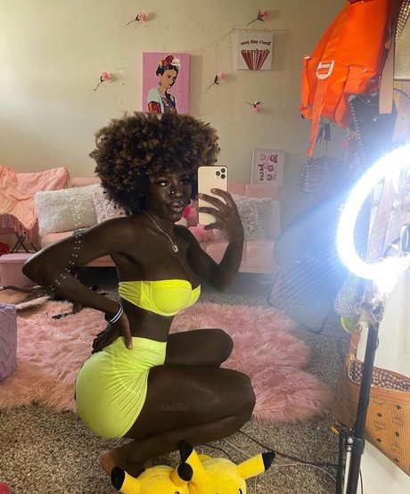 große latina-onlyfans Kunstporno Foto