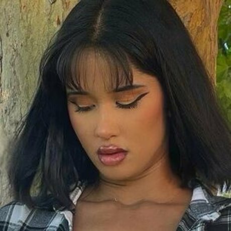 OIympiia Oben ohne OnlyFans