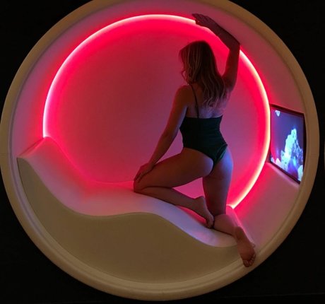 Elenamici Nacktbilder von OnlyFans