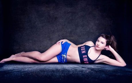 Eleonore Costes OnlyFans Bilder