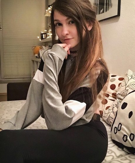 Lumenti Nacktpornos auf OnlyFans