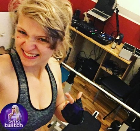 Sintica OnlyFans Sextape