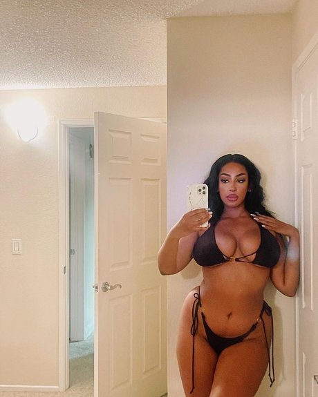 iLLi y Leaked OnlyFans Bilder