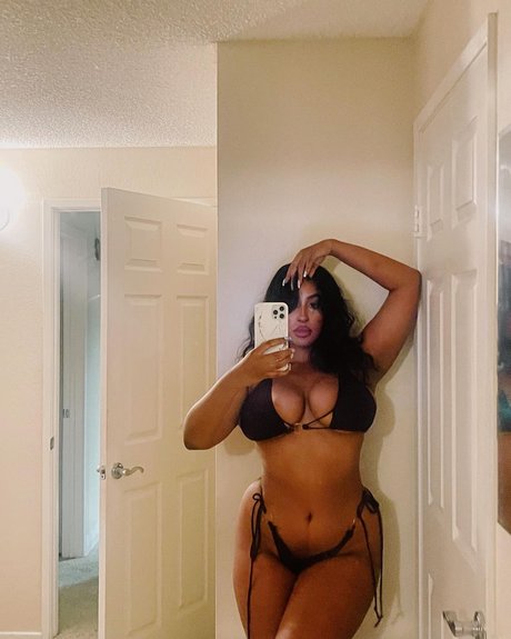 iLLi y OnlyFans Pornografie